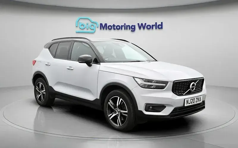 Używany Volvo XC40 R-Design 190 KM (139 kW) 2020 Srebrny SUV