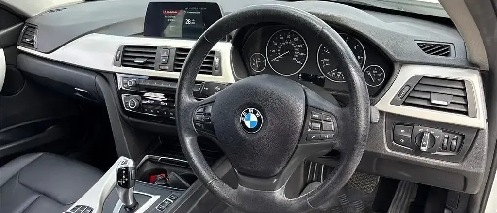 Used BMW 320 Comfort Edition 2019 White Estate
