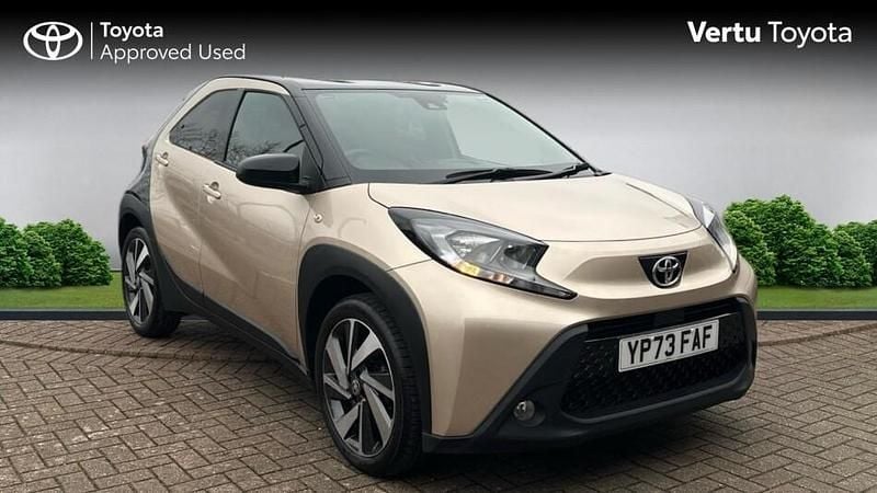 Used Toyota Aygo X 72 HP (52 kW) 2023 Beige SUV