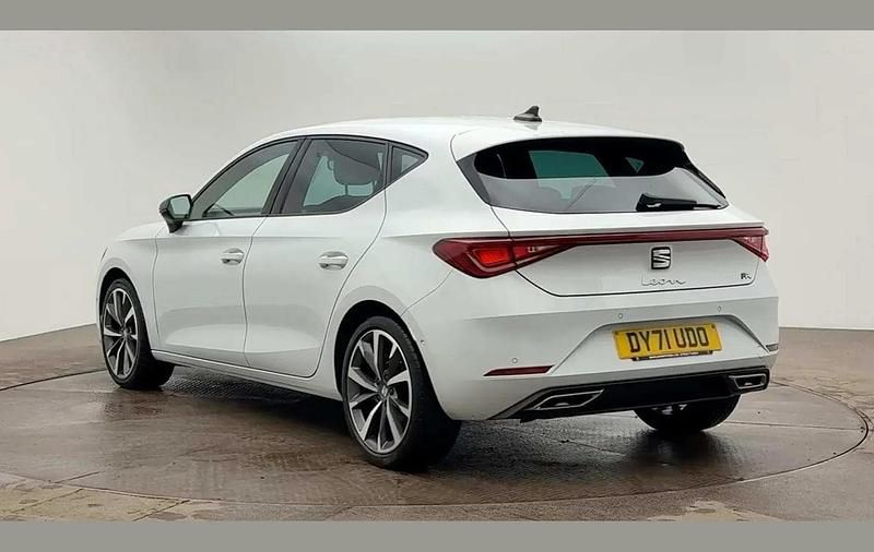 Used Seat Leon FR Sport 147 HP (108 kW) 2022 White Hatchback
