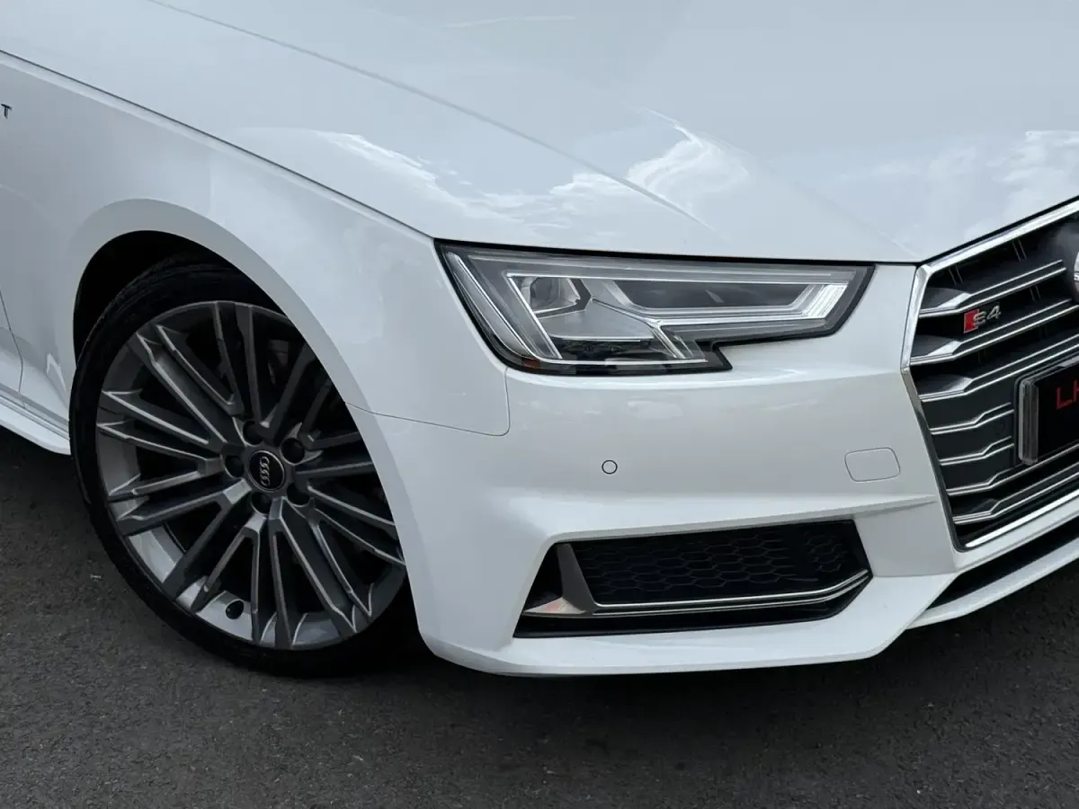 Used Audi S4 Design 354 HP (260 kW) 2018 White Estate