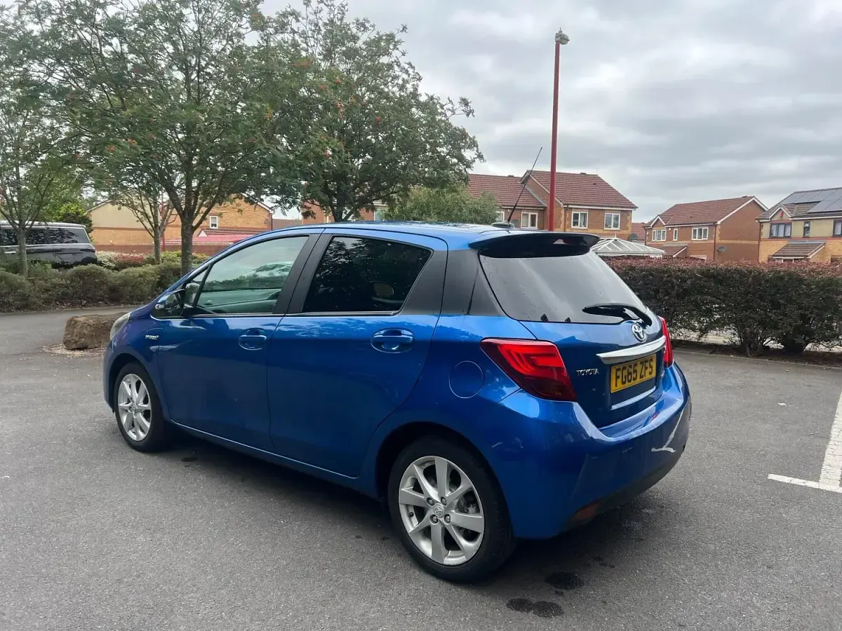 Used Toyota Yaris Sport 100 HP (73 kW) 2015 Blue Hatchback