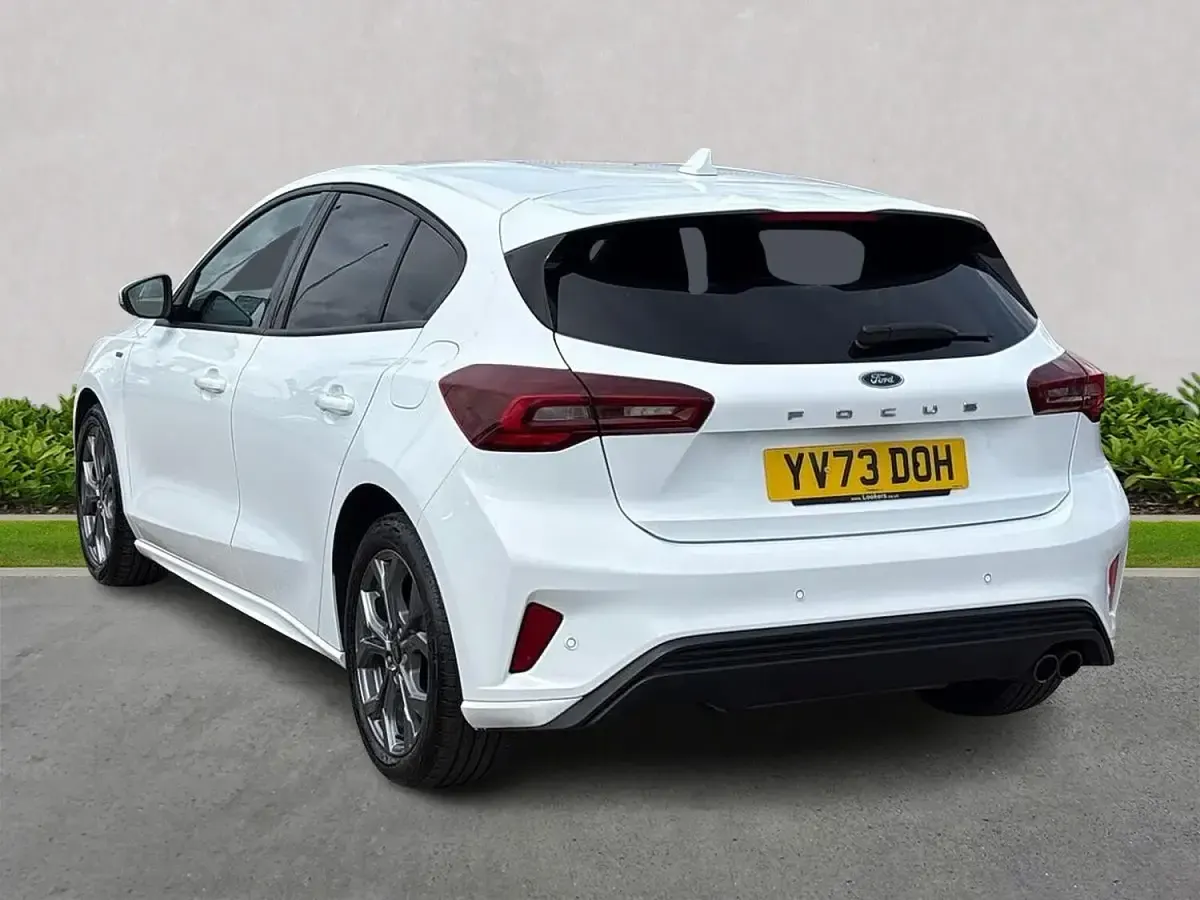 Used Ford Focus ST-Line 125 HP (91 kW) 2024 White Hatchback
