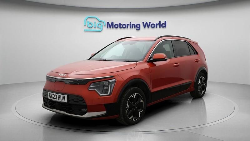 Used Kia e-Niro 147 kW (201 HP) 2023 Orange SUV