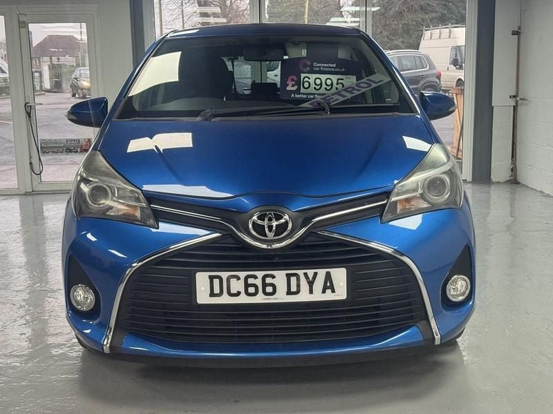 Usado Toyota Yaris 99 HP (72 kW) 2017 Azul Citadino