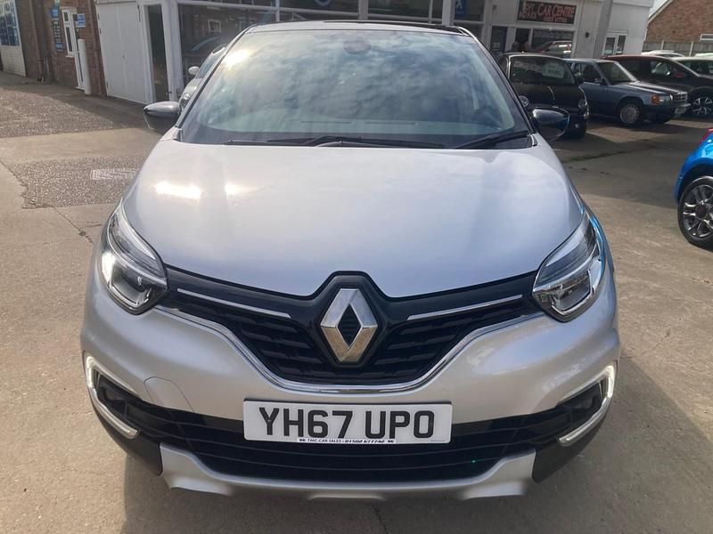 Used Renault Captur Dynamique 90 HP (66 kW) 2017 Silver black SUV