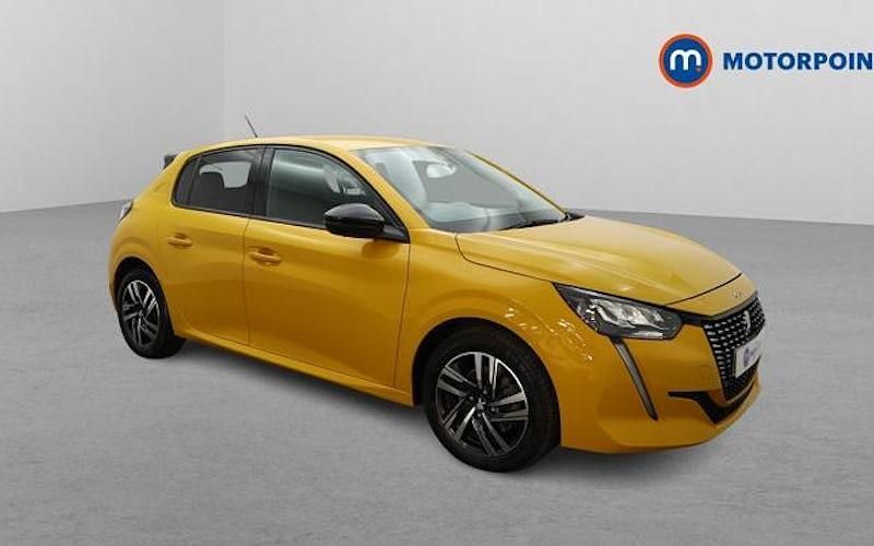 Used Peugeot 208 Allure+ 131 HP (96 kW) 2023 Yellow Hatchback
