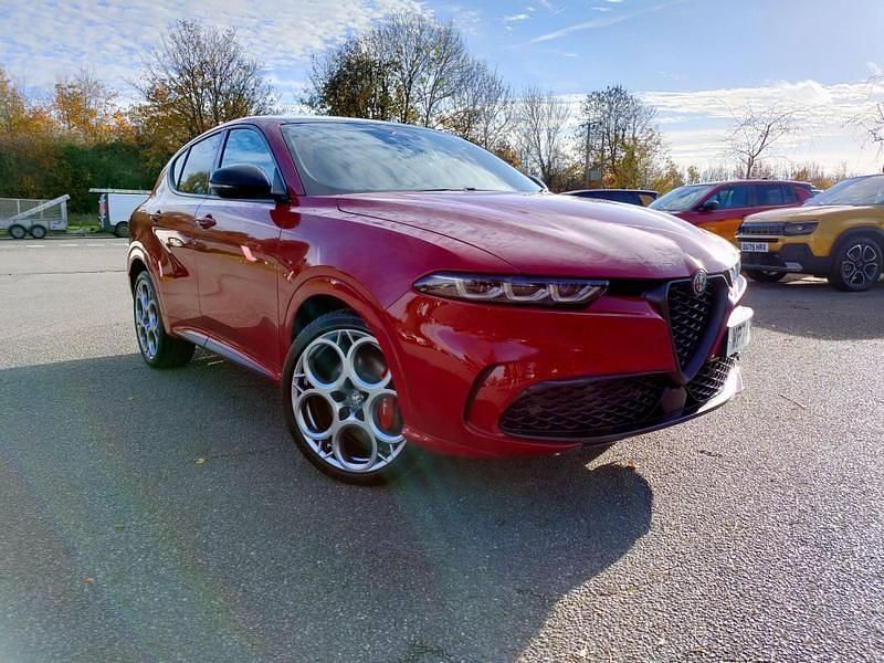 Red/black Used 2024 Alfa Romeo Tonale SUV | £25,795 (Fair price) - Image 1/4