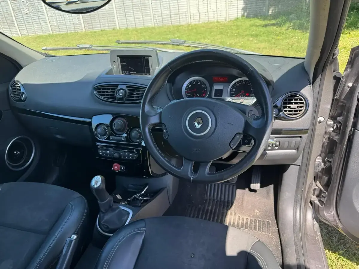 Used Renault Clio IV Dynamique 2012 Grey Hatchback