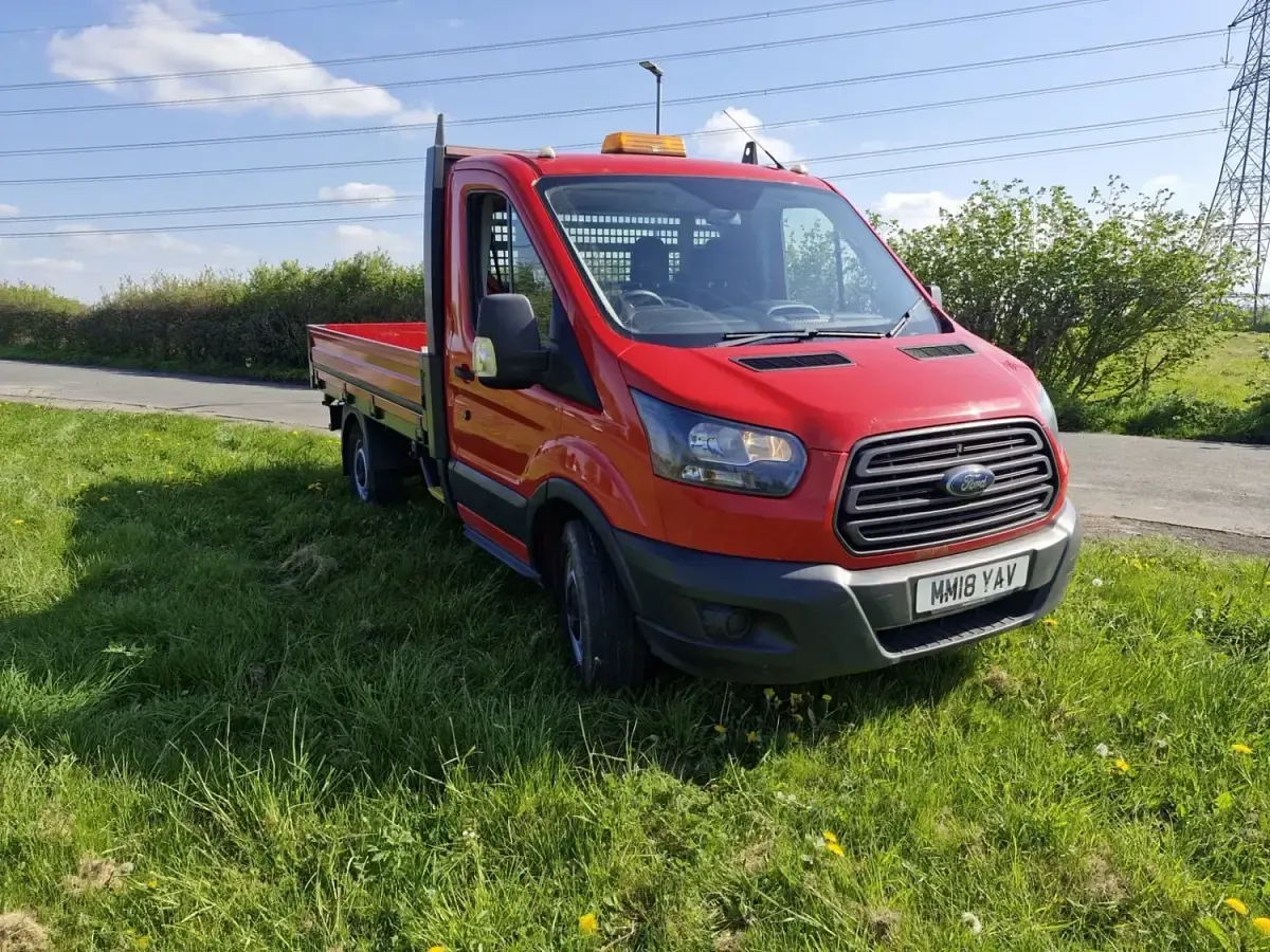 Begagnad Ford Transit 2018 Röd Pickup
