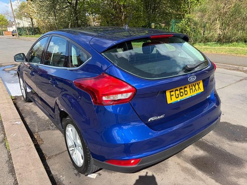 Used Ford Focus Zetec 125 HP (91 kW) 2016 Blue Hatchback