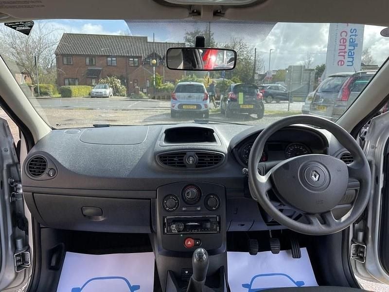 Used Renault Clio II Extreme 74 HP (54 kW) 2009 Silver Hatchback