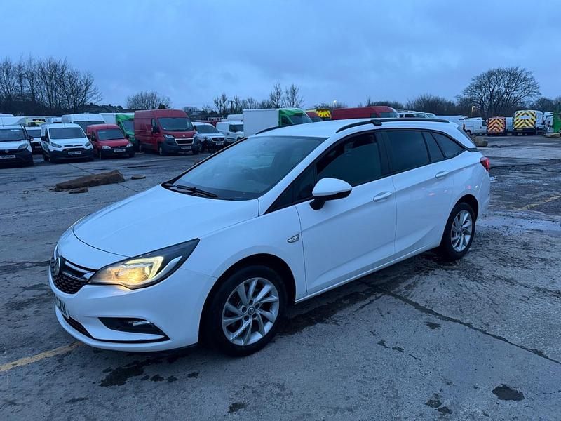 Second-hand Vauxhall Astra Design Edition 136 CP (100 kW) 2019 Alb Break