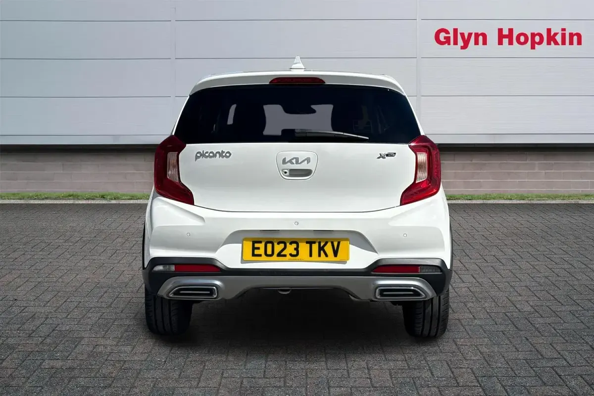 Used Kia Picanto X-Line 67 HP (49 kW) 2023 White Hatchback
