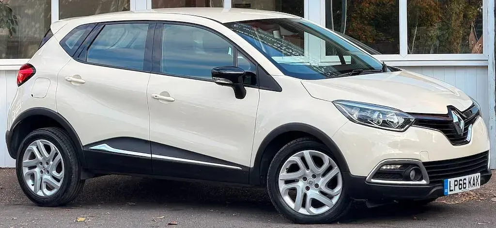 Used Renault Captur Dynamique 90 HP (66 kW) 2017 Cream SUV