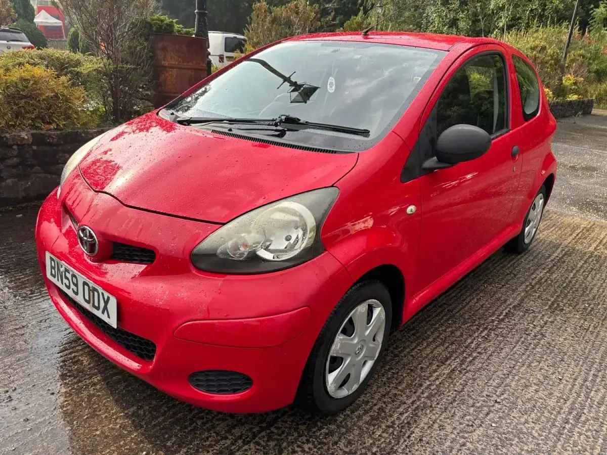 Used Toyota Aygo 67 HP (49 kW) 2009 Red Hatchback