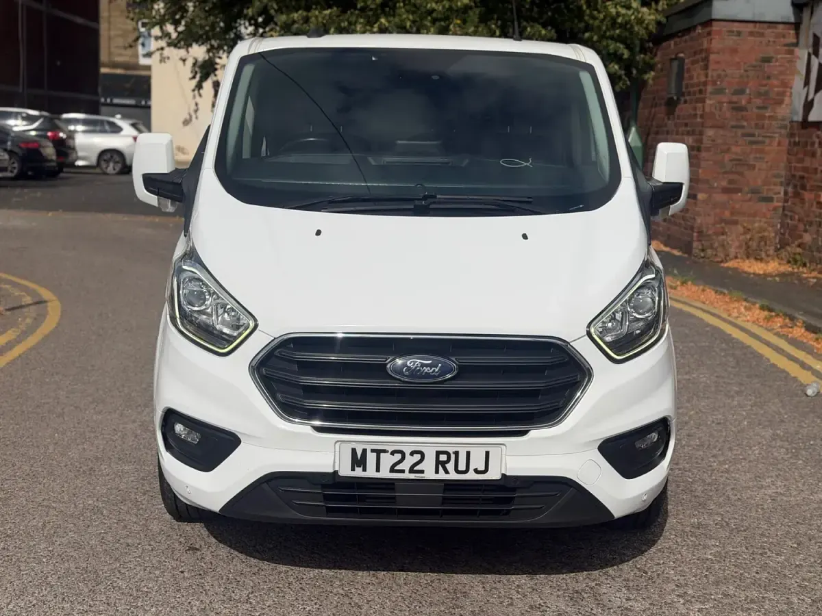Used Ford Transit Custom Limited 130 HP (95 kW) 2022 White Van