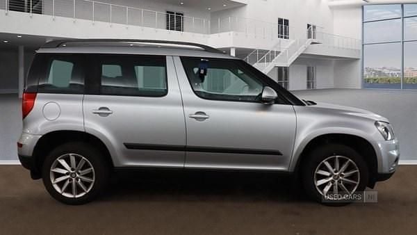 Used Skoda Yeti GreenLine 105 HP (77 kW) 2015 Silver SUV