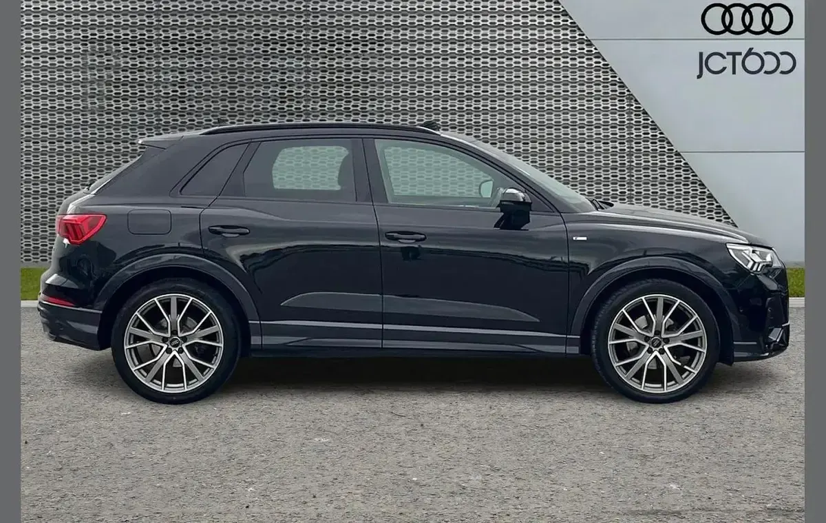 Used Audi Q3 Advanced 150 HP (110 kW) 2019 Black SUV
