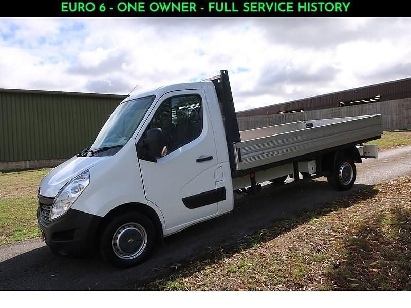 White Used 2017 Renault Master Business Van | £12,990 (A bit pricey) - Image 1/3
