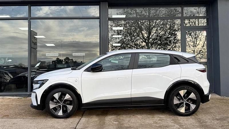 Używany Renault Megane E-Tech Equilibre 160 kW (218 KM) 2022 Biały Hatchback