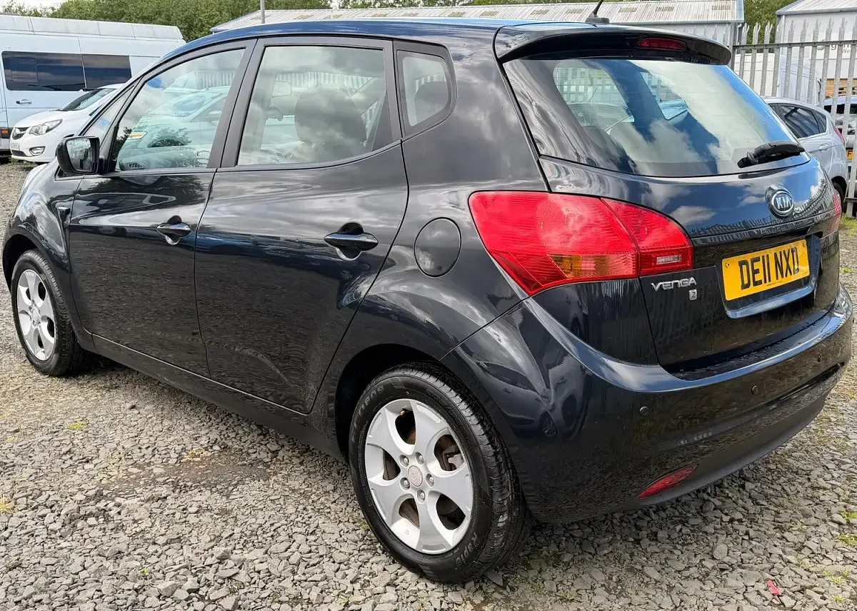 Used Kia Venga 125 HP (91 kW) 2011 Black Hatchback