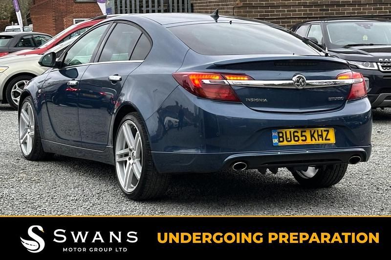 Used Vauxhall Insignia SRi 195 HP (143 kW) 2015 Blue Hatchback