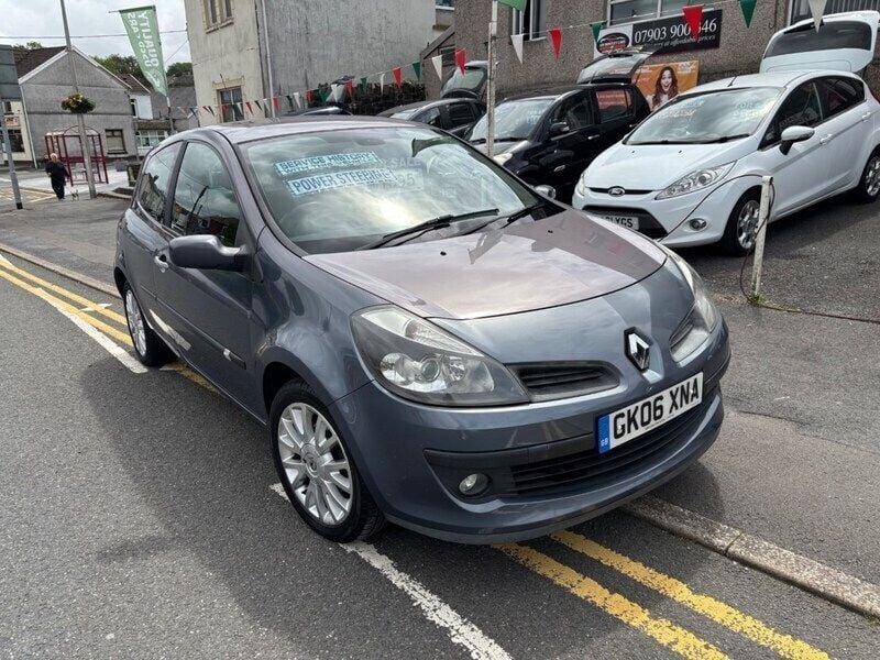 Blue Used 2006 Renault Clio II Dynamique Hatchback | £1,595 (Fair price) - Image 1/4
