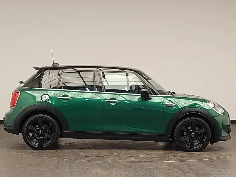 Used Mini Cooper S Classic 178 HP (130 kW) 2024 Green Hatchback