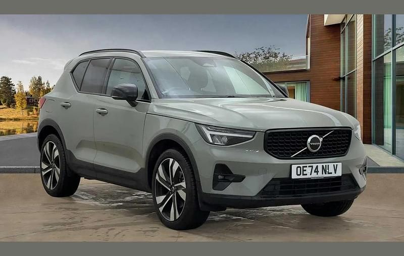 Green Used 2024 Volvo XC40 Plus SUV | £29,000 (Good price) - Image 1/4
