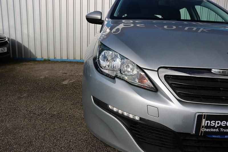 Usado Peugeot 308 Access 100 HP (73 kW) 2015 Prateado Citadino