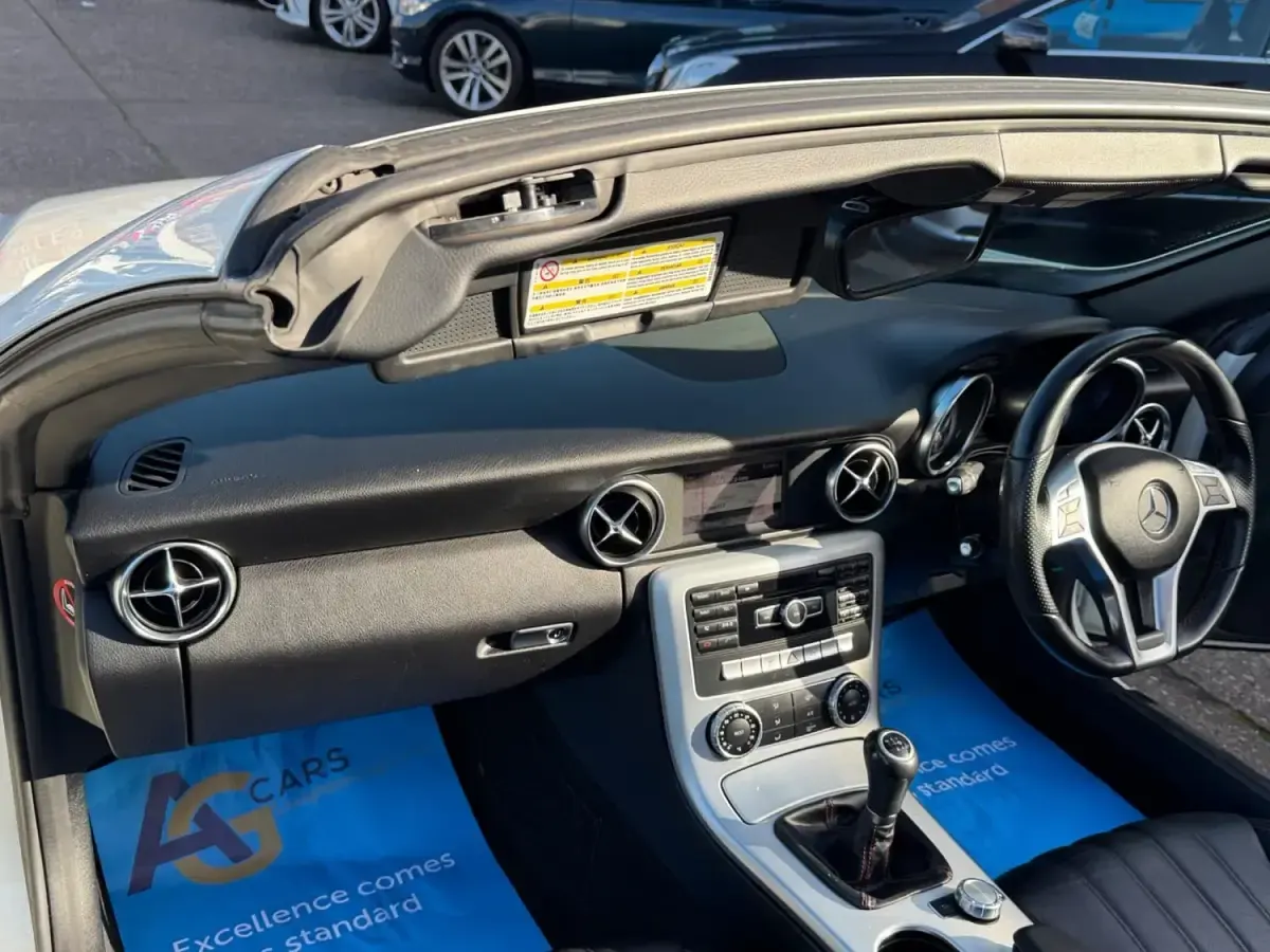 Begagnad Mercedes SLK200 AMG 2012 Vit Cab