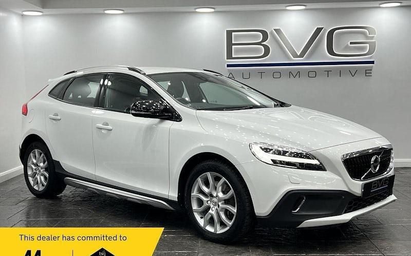 Used 2019 Volvo V40 CC Pro Estate | £10,994 (Fair price) - Image 1/2