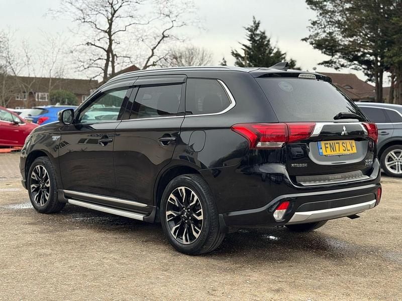 Begagnad Mitsubishi Outlander P-HEV 2017 Svart Kombi