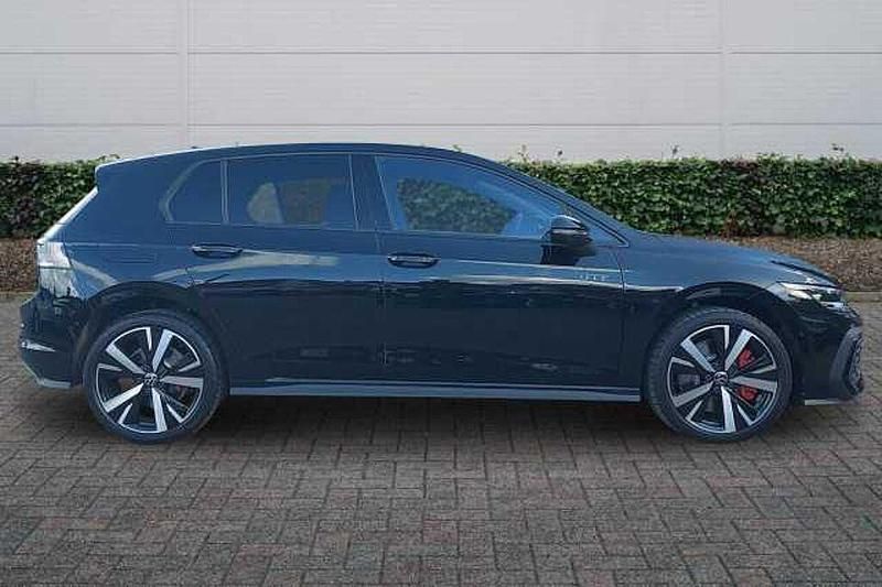 Used VW Golf VIII GTE 272 HP (200 kW) 2026 Grenadilla black Hatchback
