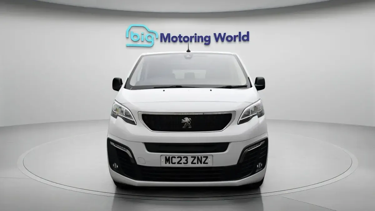 Used Peugeot e-Traveller Business-Line 100 kW (136 HP) 2023 White MPV