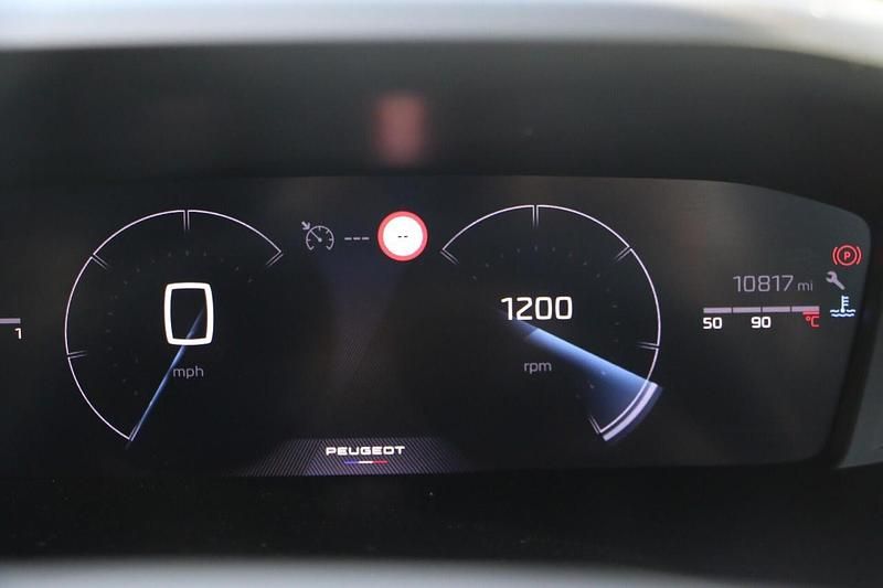 Used Peugeot 2008 Allure 129 HP (94 kW) 2024 White SUV