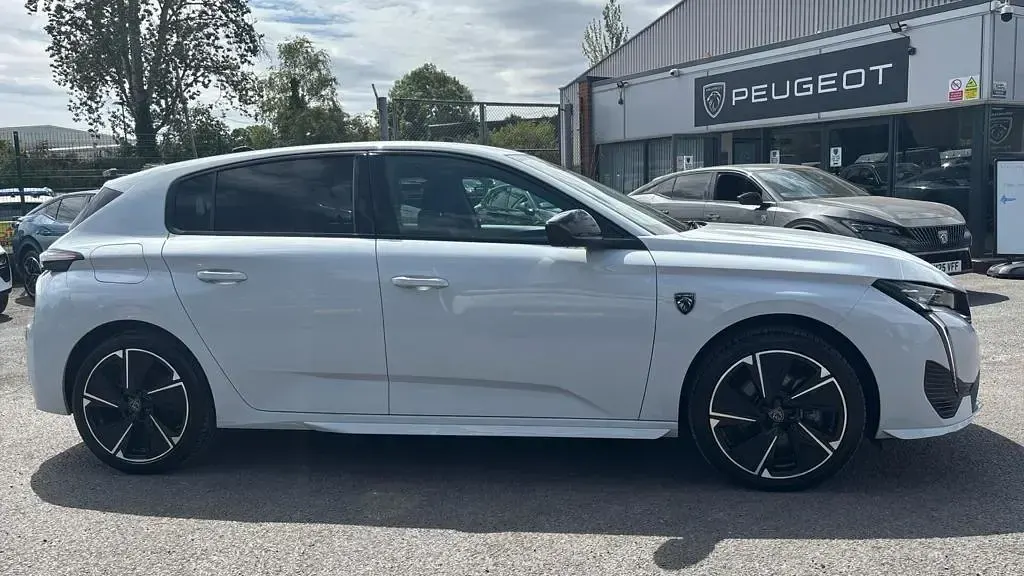 Used Peugeot e-308 GT 113 kW (154 HP) 2023 White Hatchback
