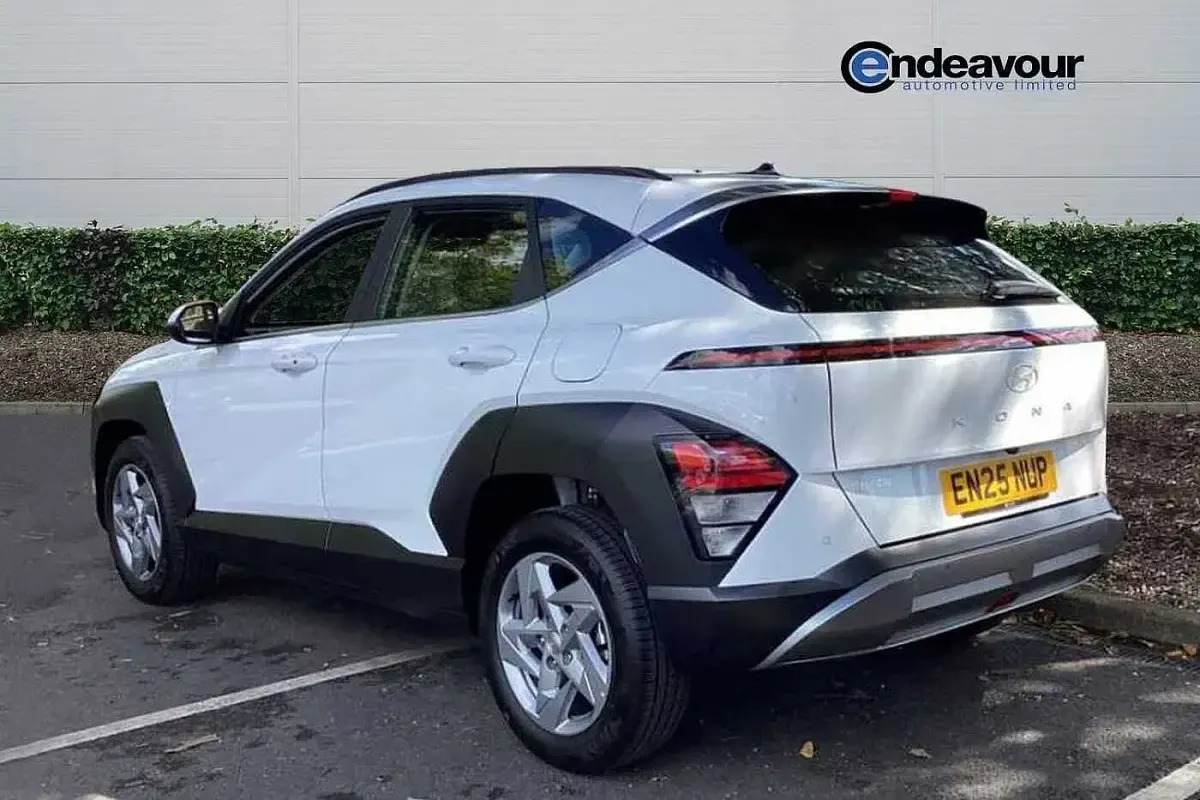 Used Hyundai Kona Advanced 2025 White SUV