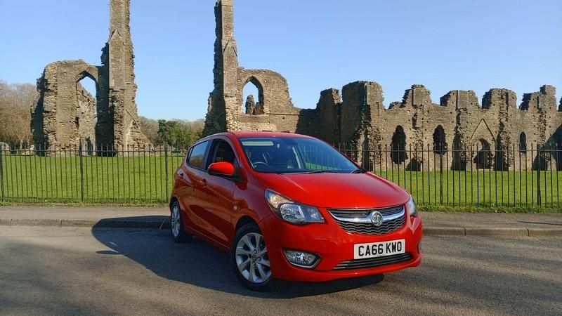 Używany Vauxhall Viva 75 KM (55 kW) 2017 Czerwony Hatchback