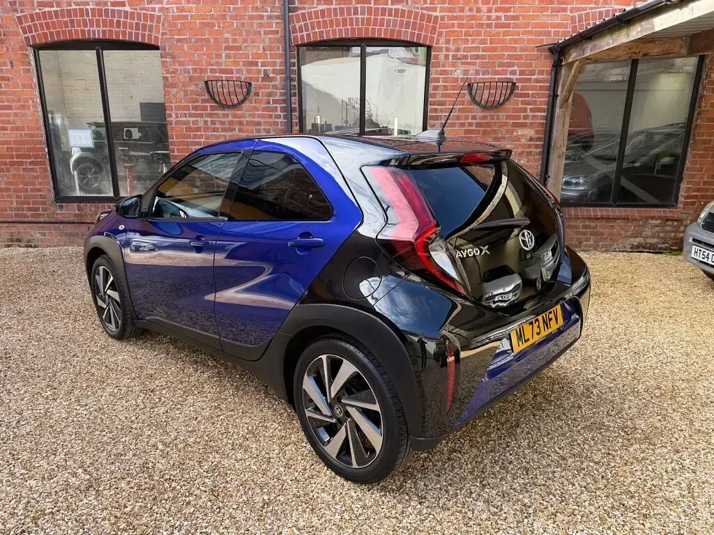 Used Toyota Aygo X 72 HP (52 kW) 2023 Blue SUV