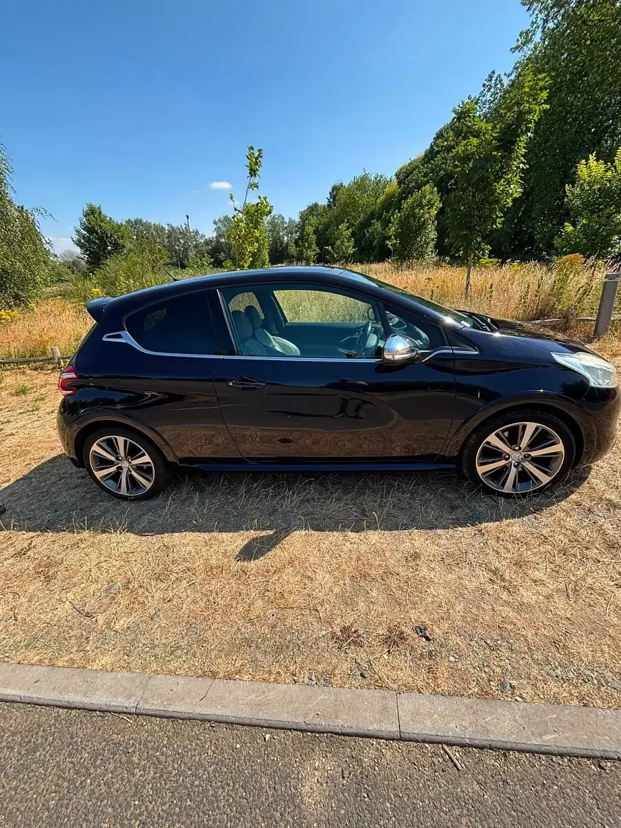 Used Peugeot 208 2013 Blue Hatchback