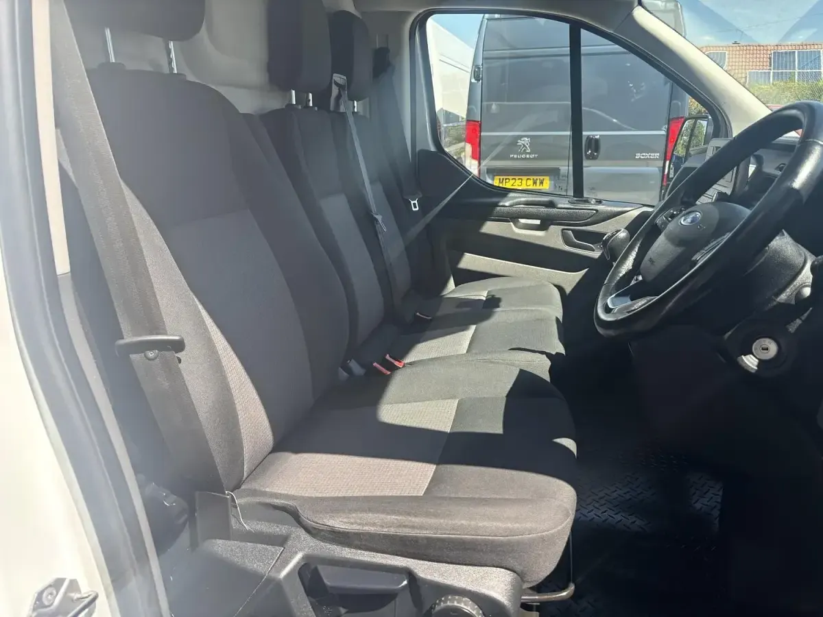 Used Ford Transit Custom 105 HP (77 kW) 2021 White Van