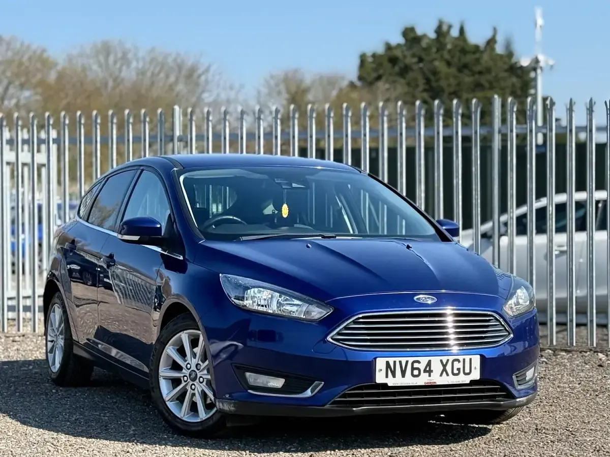 Used Ford Focus Titanium 115 HP (84 kW) 2015 Blue Hatchback