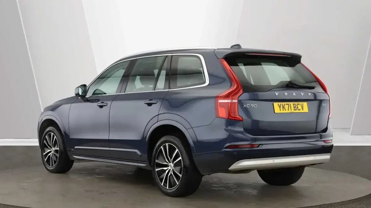 Used Volvo XC90 Momentum 235 HP (172 kW) 2021 Blue SUV
