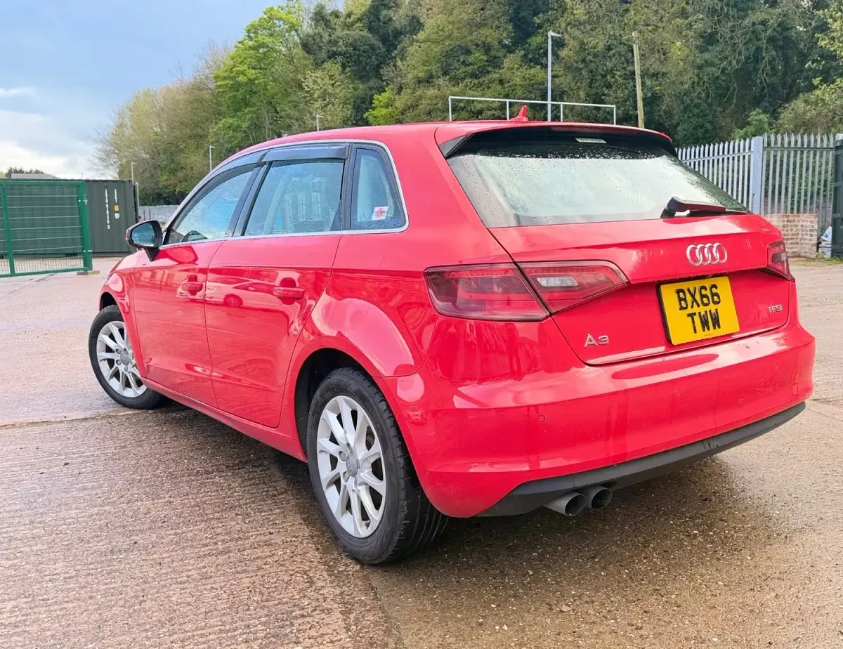 Usado Audi A3 Sport 2017 Rojo Utilitario