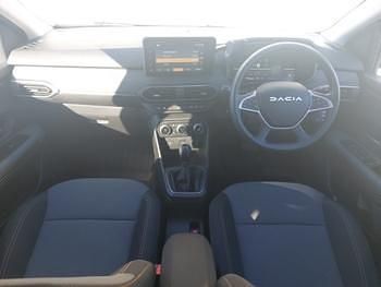 Used Dacia Jogger Extreme 140 HP (102 kW) 2025 Green MPV