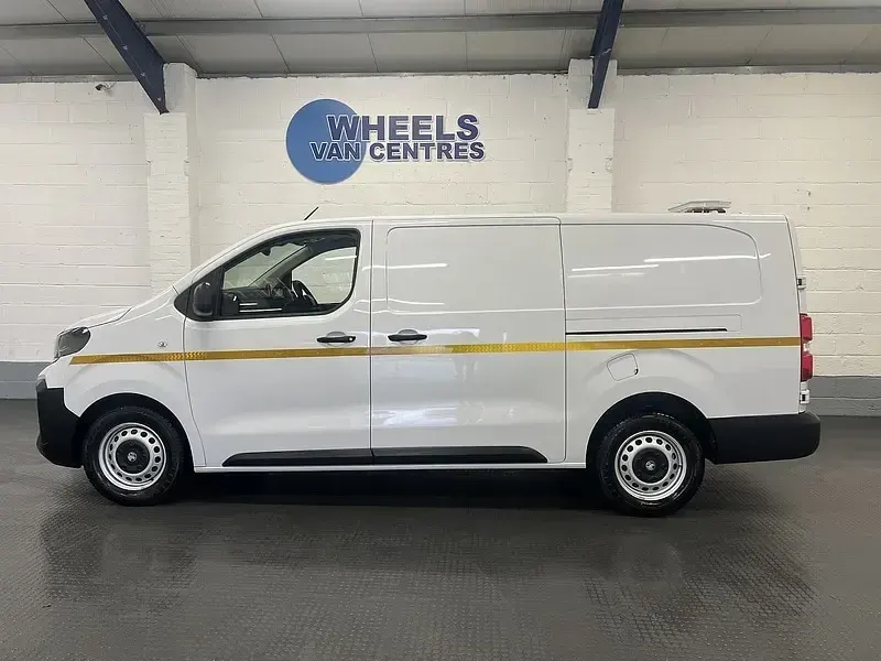 Used Vauxhall Vivaro 150 HP (110 kW) 2024 White MPV