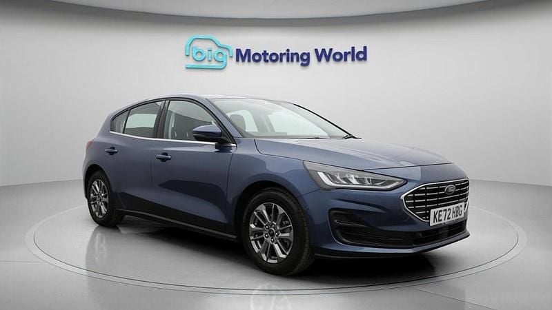 Used Ford Focus Titanium 125 HP (91 kW) 2023 Blue Hatchback
