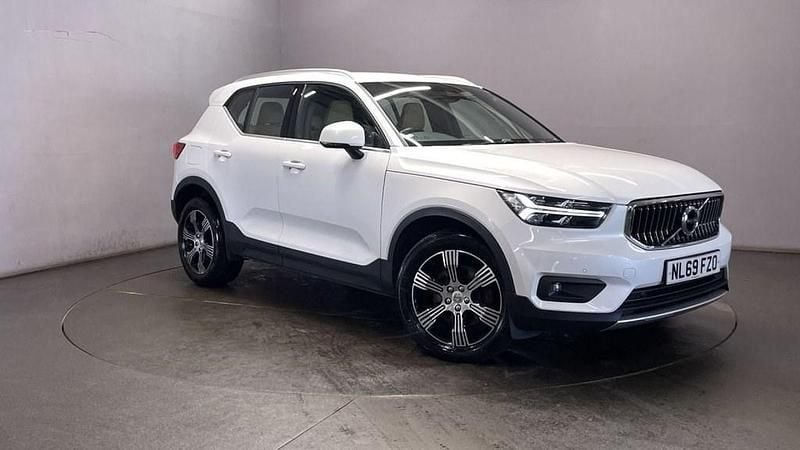White Used 2019 Volvo XC40 Inscription SUV | £18,999 (Good price) - Image 1/4
